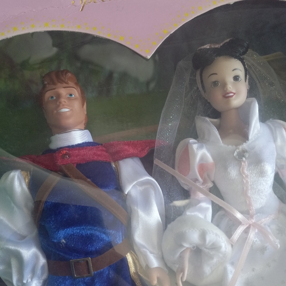 2005 Special Edition Walt Disney Snow White Wedding Doll Set - Picture 2 of 13